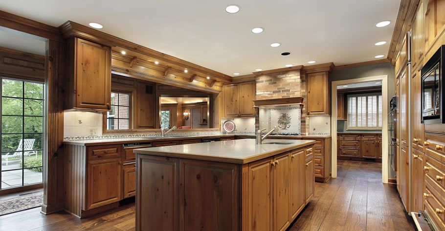 Reclaimed Pine — Aged Finish, Modern Layout
